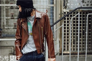 棕色皮衣怎么搭配？玩轉(zhuǎn)復(fù)古潮流風(fēng)