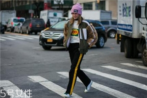 校服褲搭配什么鞋子？不同鞋子不同風(fēng)格