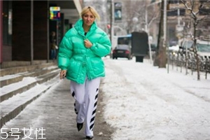 校服褲配什么上衣？舒適時尚兩不誤