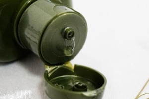 控油水乳哪個(gè)好？油膩中年的解油福星