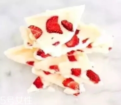 君樂寶芝士酸奶怎么喝？卡死在插吸管這一步