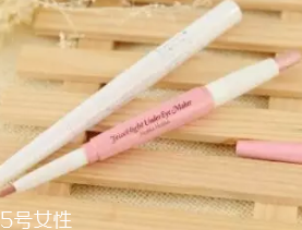 臥蠶和眼袋的區(qū)別是什么？臥蠶是肌肉眼袋是肥肉
