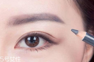 眉筆顏色怎么選擇？與發(fā)色一致不出錯