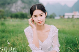 玻尿酸填充法令紋會(huì)腫嗎？注射后24小時(shí)輕微紅腫