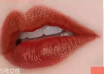素顏適合什么顏色口紅？增添氣色又顯白