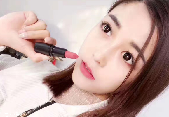 素顏適合什么顏色口紅？增添氣色又顯白