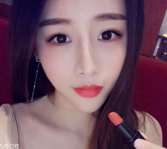 素顏適合什么顏色口紅？增添氣色又顯白