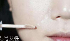 怎么遮瑕雀斑效果最好？雀斑遮瑕少不了遮瑕筆