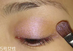 紫色眼影怎么畫(huà)好看？淡紫色超有女人味