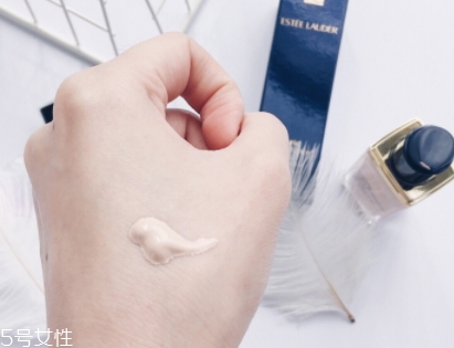 雅詩蘭黛粉底液和氣墊哪個(gè)好？