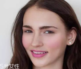 腮紅和口紅如何搭配？色彩不要太多
