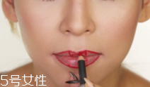 橢圓形嘴唇怎么涂口紅？勾勒唇線讓唇形完美