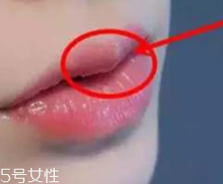 橢圓形嘴唇怎么涂口紅？勾勒唇線讓唇形完美