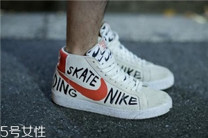 運動鞋鞋底響怎么辦？可能是進水了