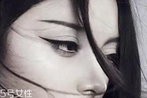 眼線畫歪了怎么辦？干脆暈成煙熏妝