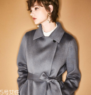 白領(lǐng)女性赴約穿什么好？長款氣質(zhì)大衣有格調(diào)和氣質(zhì)