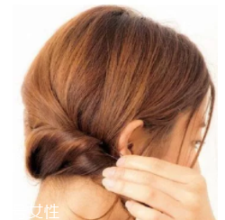 長臉適合什么樣的燙發(fā)？大波浪長發(fā)溫柔睿智