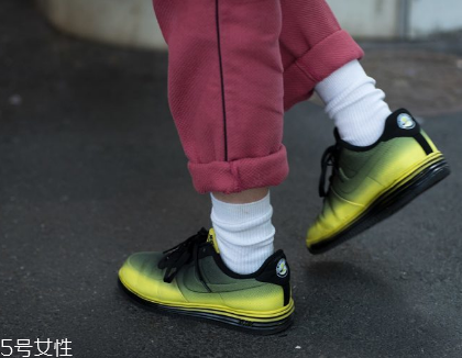 運(yùn)動(dòng)鞋不跟腳怎么辦？找準(zhǔn)原因?qū)ΠY下藥