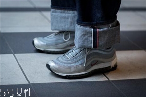 運(yùn)動(dòng)鞋不跟腳怎么辦？找準(zhǔn)原因?qū)ΠY下藥