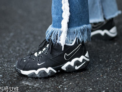 運(yùn)動鞋不防滑怎么辦？一盒創(chuàng)可貼就能解決
