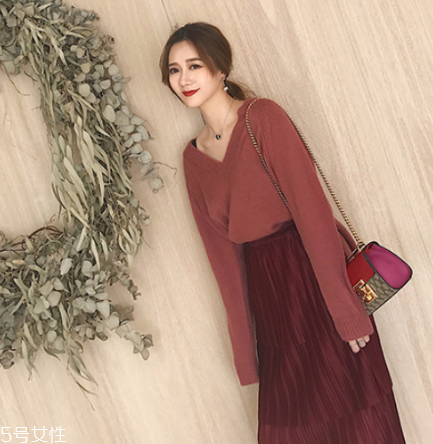 毛衣搭配什么裙子好看？優(yōu)雅迷人過新年