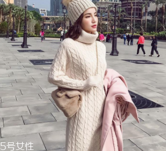 長款毛衣怎么搭配外套？六款毛衣連衣裙怎么搭都好看