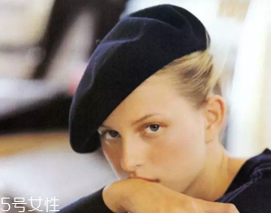 戴什么帽子顯臉??？寬檐帽讓臉看起來小