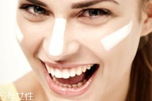 隔離霜怎么洗干凈？卸妝油最適合卸除隔離霜