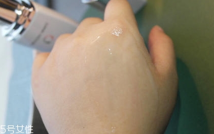 雅詩蘭黛晶透沁白精華怎么樣？一起來看看評測