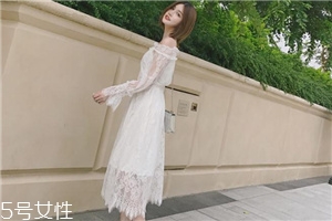 蕾絲長(zhǎng)裙配什么上衣？?jī)?yōu)雅氣質(zhì)小女人