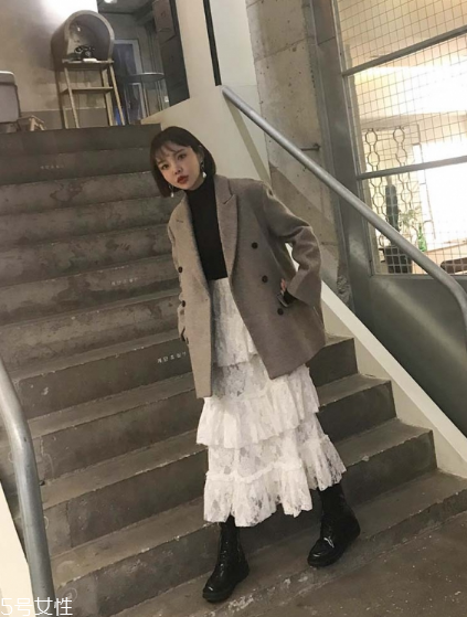 蕾絲長(zhǎng)裙配什么上衣？?jī)?yōu)雅氣質(zhì)小女人