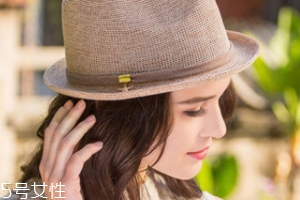 方臉戴什么帽子好看？戴上這三件你臉就不方了