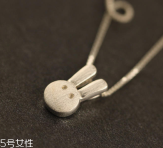 2018情人節(jié)戴什么東西好看？用精巧飾品讓他向你靠近