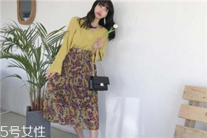 碎花長(zhǎng)裙搭配什么上衣？復(fù)古或優(yōu)雅隨意切換