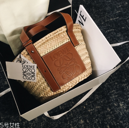 loewe是奢侈品嗎？西班牙百年奢華品牌