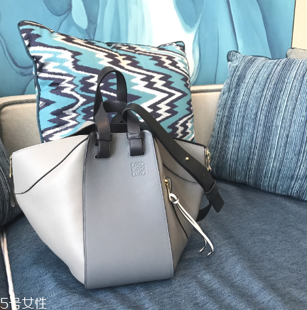 loewe和bv哪個(gè)檔次高？著名奢侈品牌間的對決