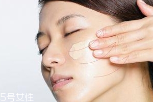 BB霜卡粉怎么辦？妝前敷面膜預防卡粉