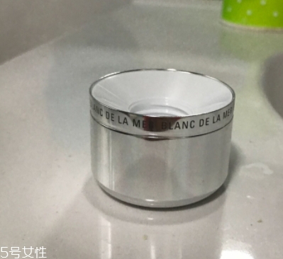 lamer海藍(lán)之謎和阿瑪尼哪個好？