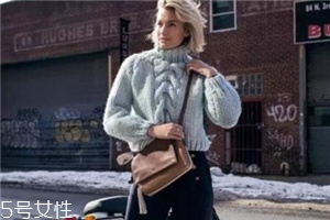 闊腿褲搭配什么毛衣？這個春天這樣穿