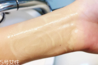阿瑪尼粉底液脫妝嗎？4小時(shí)后要補(bǔ)妝
