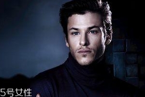男士香水怎么噴效果最好？4種噴法告別平庸