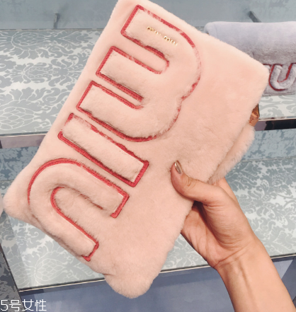 miumiu是什么旗下的？明星偏偏鐘愛它