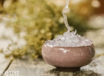 雪燕和銀耳哪個好？其實可以一起食用