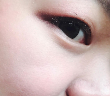 KATE眼影飛粉嗎？持久不飛粉