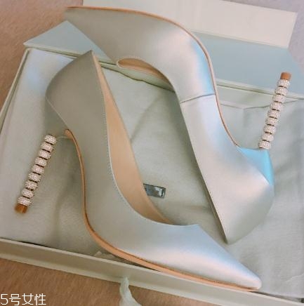 sophia webster是奢侈品嗎？在足間翩然起舞