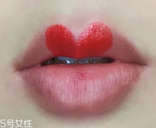 絲絨口紅和啞光哪個好？正式場合用啞光