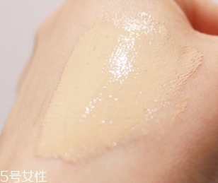 dior迪奧和香奈兒粉底液哪個好？