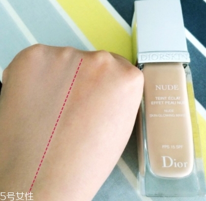 dior迪奧和阿瑪尼粉底液哪個好？