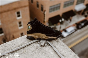 運(yùn)動(dòng)鞋鞋邊破了怎么辦？巧妙修補(bǔ)不浪費(fèi)