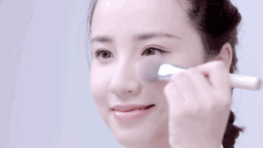 黃皮用什么顏色的腮紅？選擇與黃色互補(bǔ)的紫色